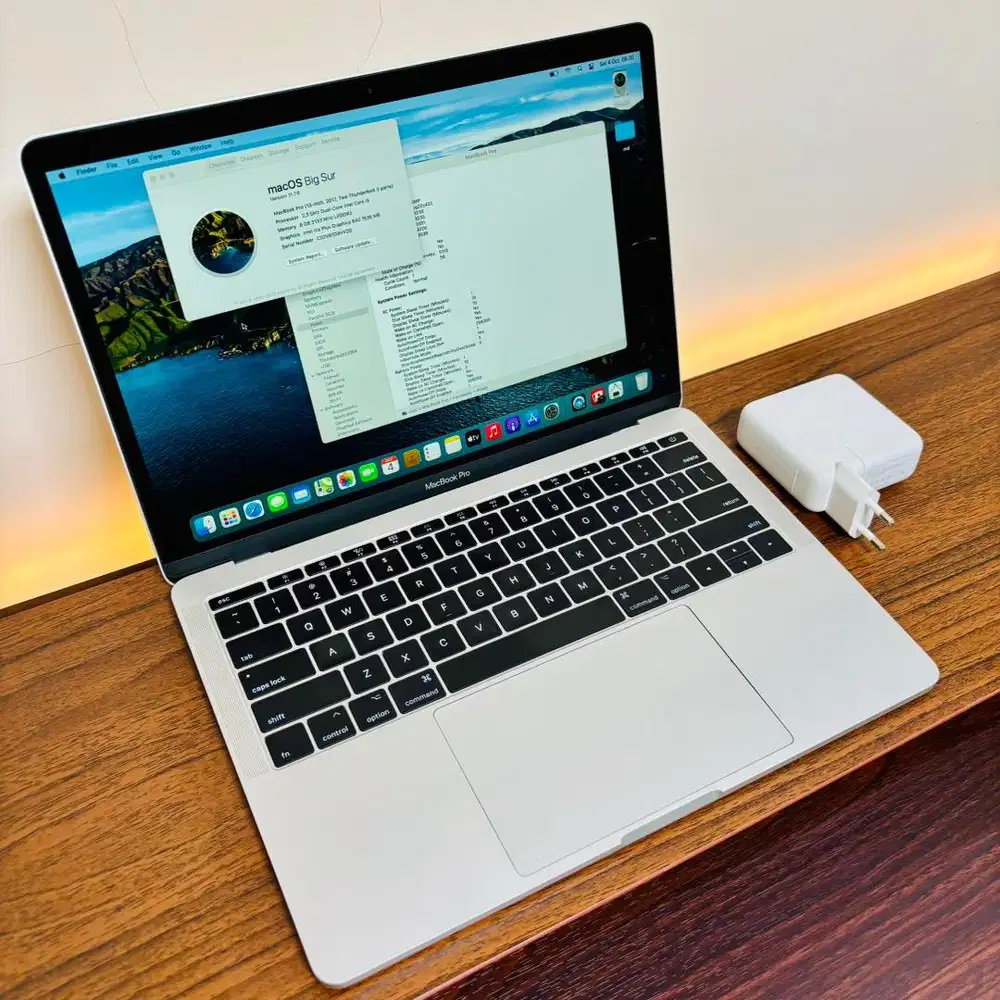 MacBook Pro 13 inch 2017 SSD 256GB silver jarang ada battery baru