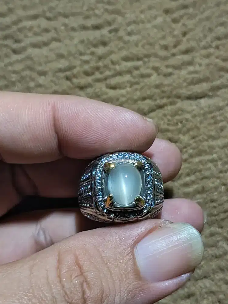 Cincin batu cat's eye