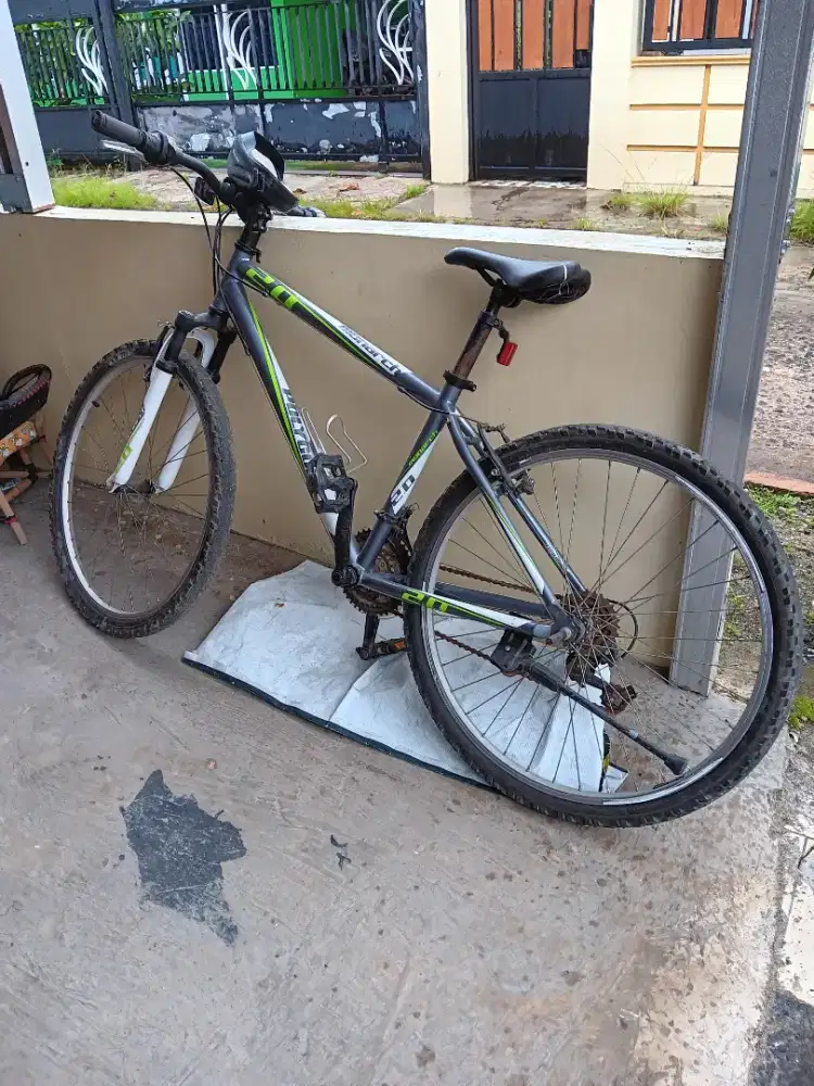 Sepeda polygon monarch