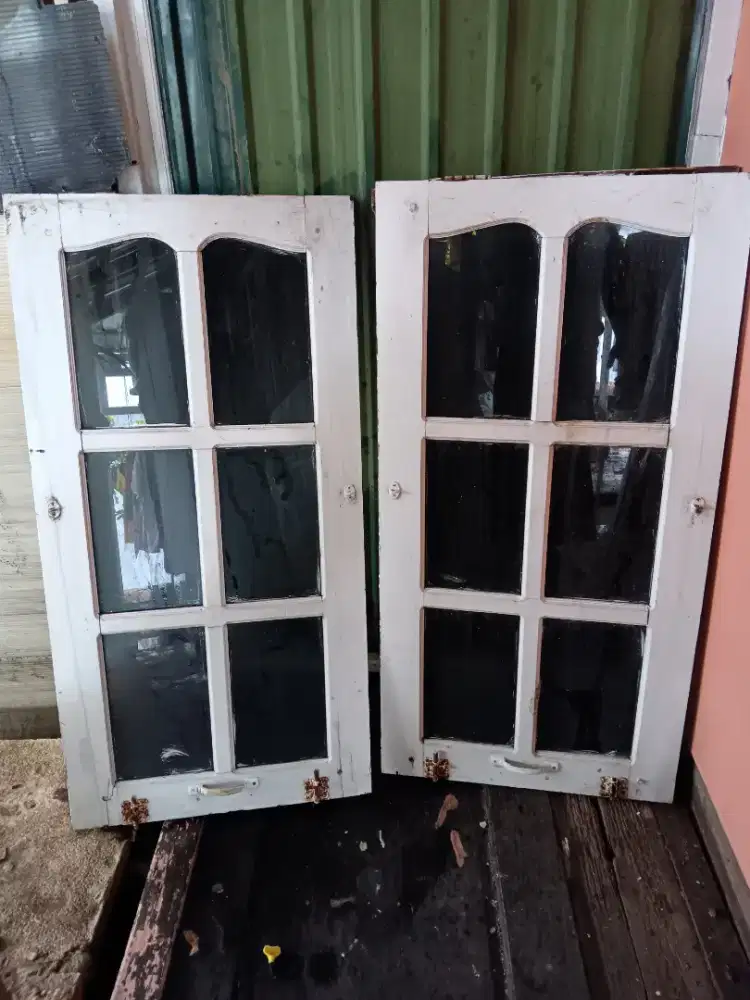 Jendela kaca  ulin MASIH ADA