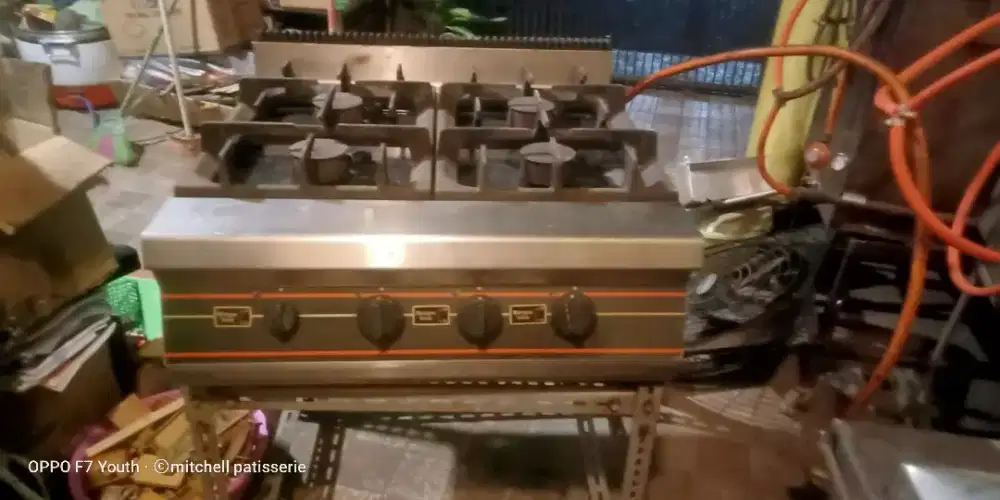 Kompor Gas empat tungku GEA