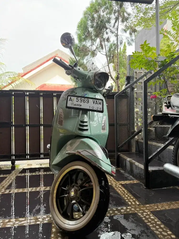 Vespa Primavera 2021 green relax