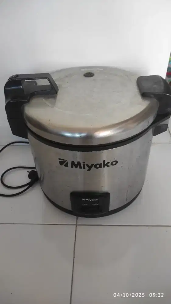 Di jual murah penanak nasi miyako 6L