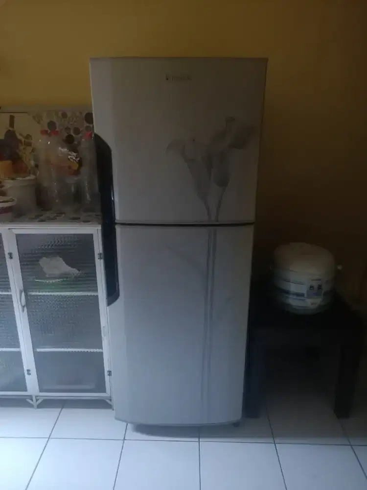 Di jual kulkas PANASONIC 2 pintu kondisi 90%