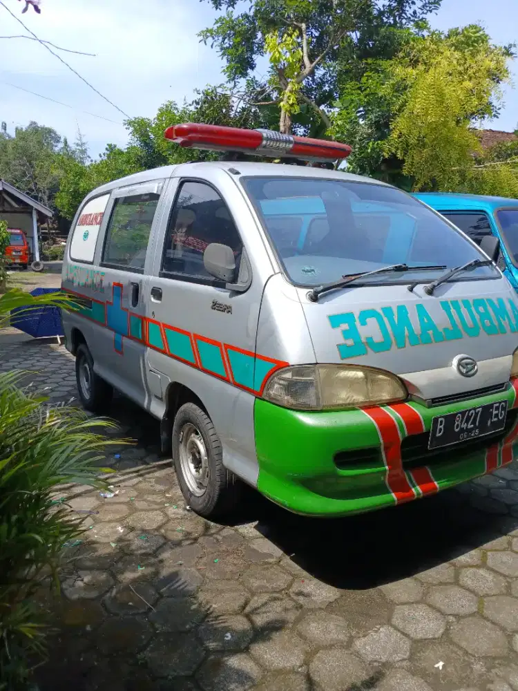 AMBULANCE DAIHATSU