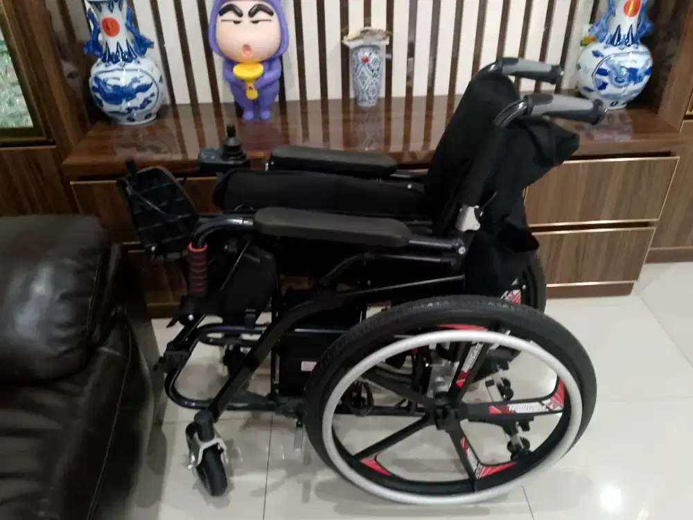 Kursi roda elektrik buat orang lansia tinggal pake aja