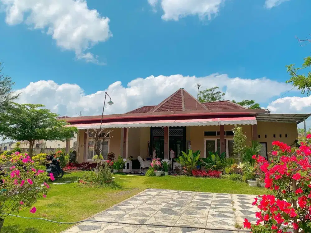 Disewakan Rumah halaman luas di Meninting Batu Layar