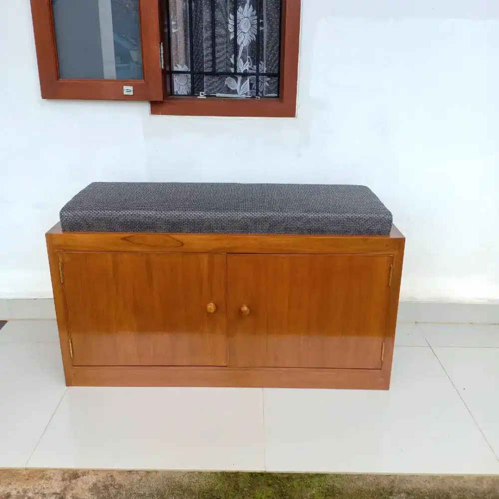 Lemari sepatu/sandal tempat duduk busa lapis kain jok