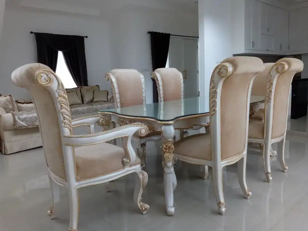 Meja Makan Klasik Mewah