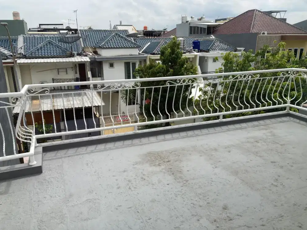 Rumah di Taman Grisenda Hadap Timur Belakang Australian School