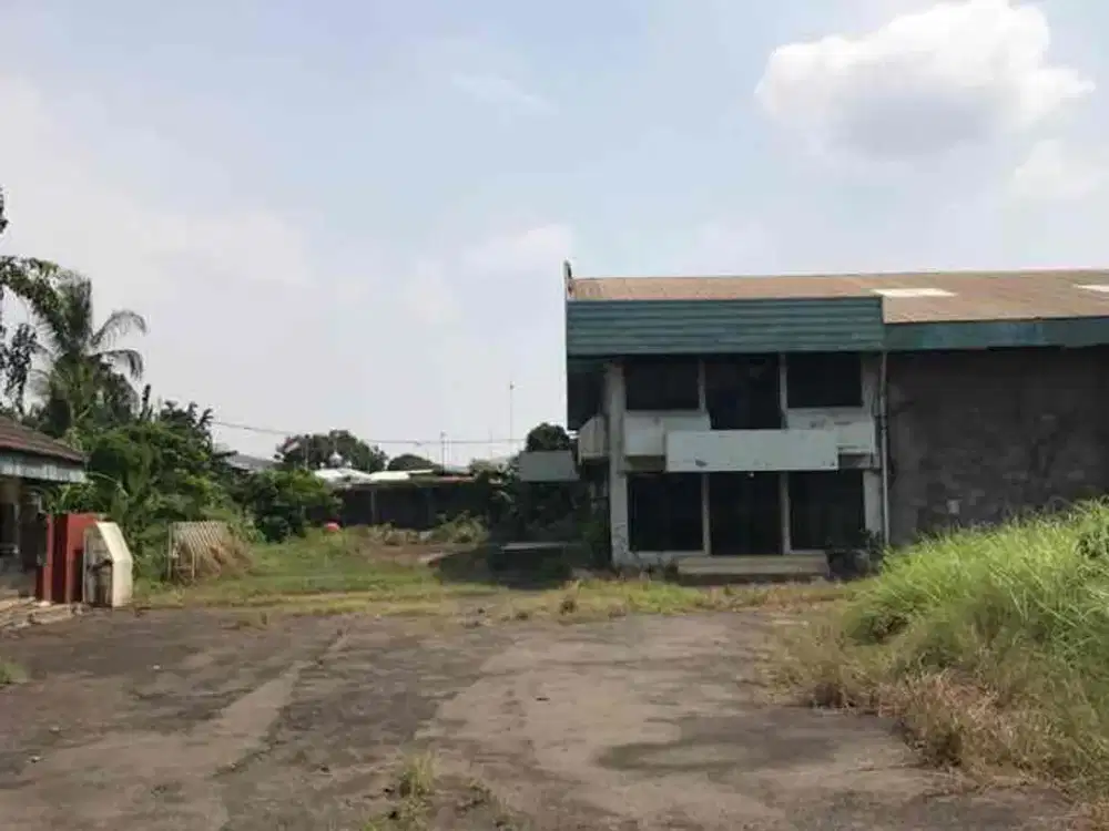 Dijual  lahan sangat luas bonus gudang di jakrta timur