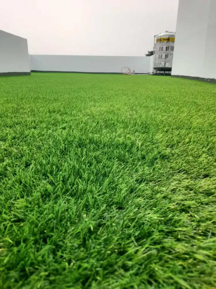 Gudang Dekorasi Rumput Sintetis Tuk Taman Bermain Anak dan Keluarga