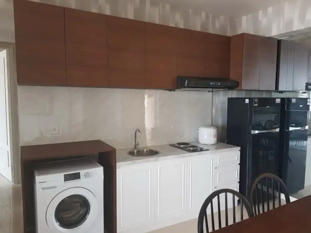 Disewakan 2br mewah full furnished apartemen the peak