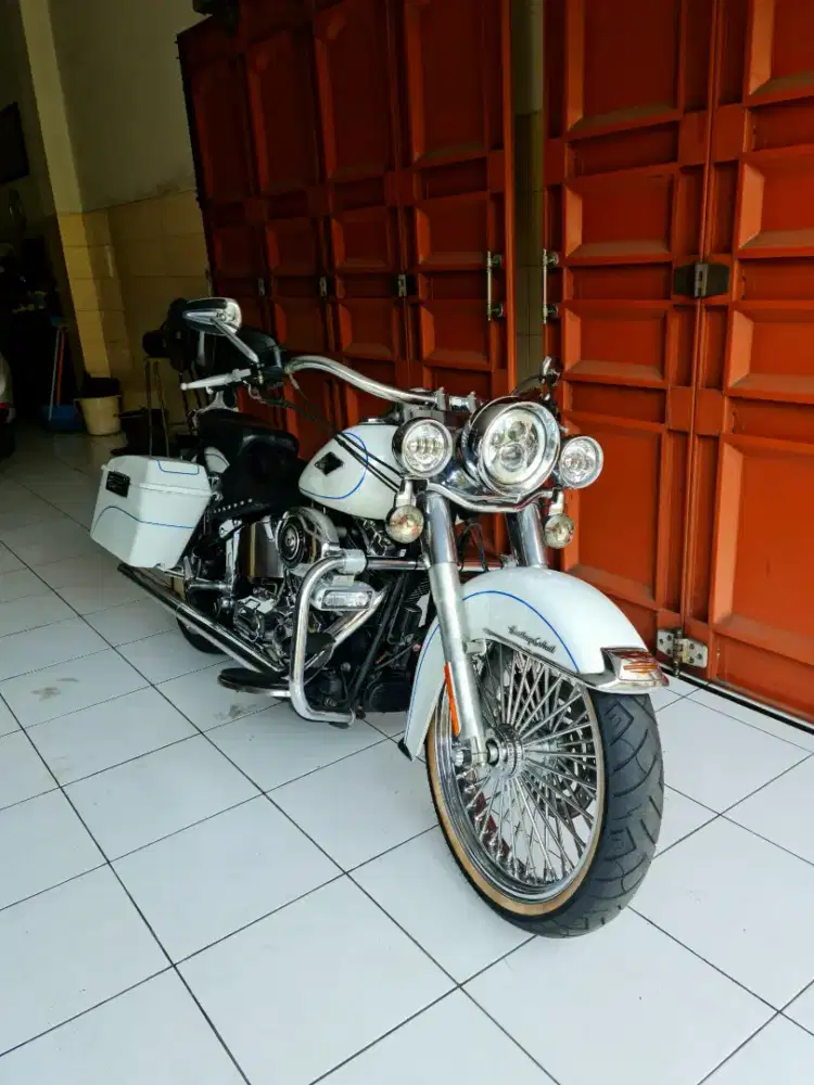 HERITAGE SOFTAIL / FLSTC