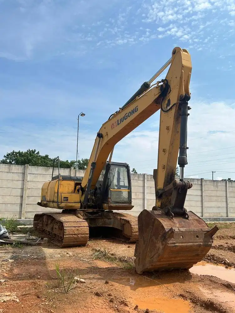 Excavator liu gong 922e pc200