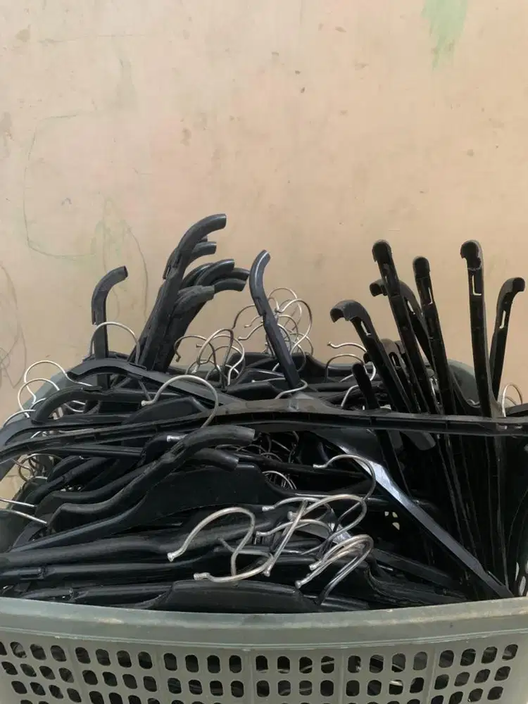 Hanger Hitam Putar Murah