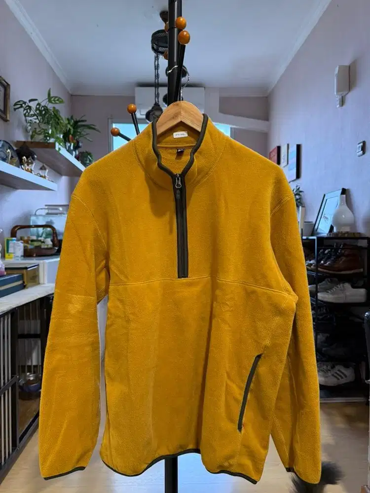 Sweater Winter merek Uniqlo