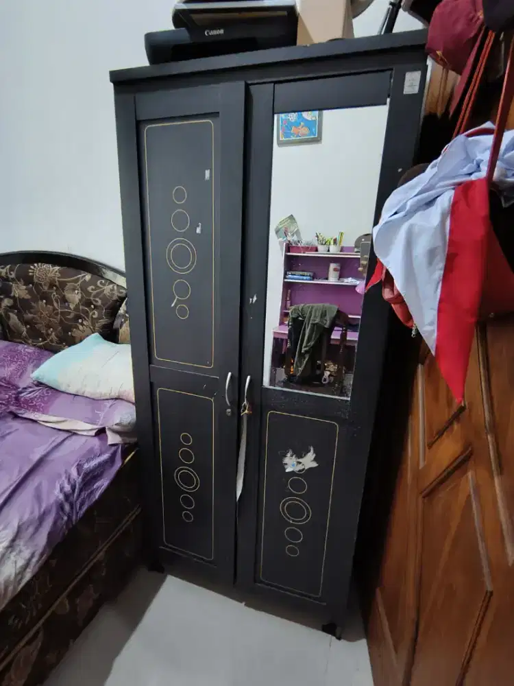 Dijual lemari 2 pintu besar
