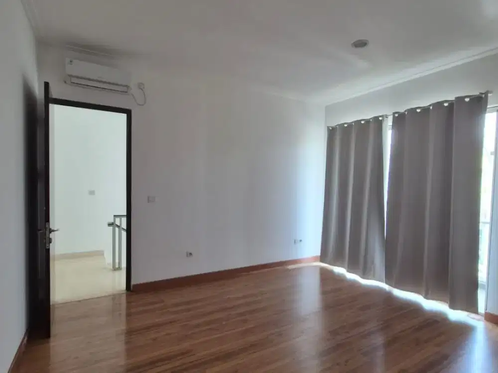 Sewa Rumah Golf Island PIK luas 120m ada AC dan gorden MURAH