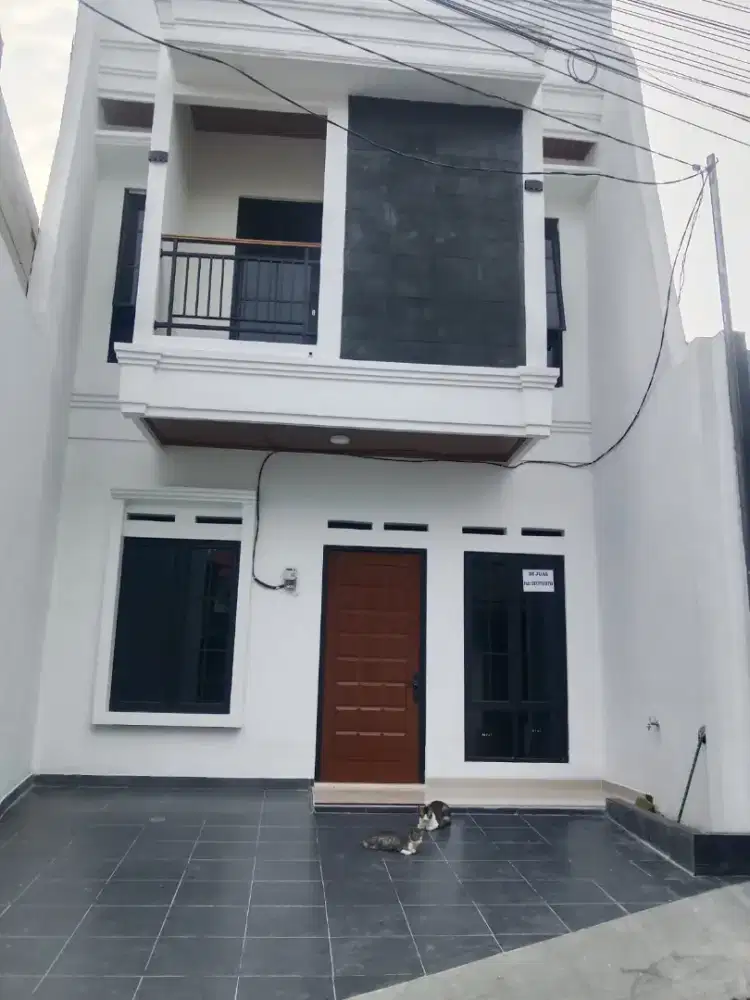 RUMAH 3 LANTAI TANJUNG BARAT