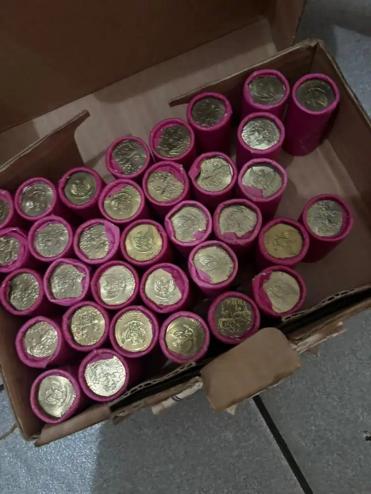 Uang 100 rupiah logam emas