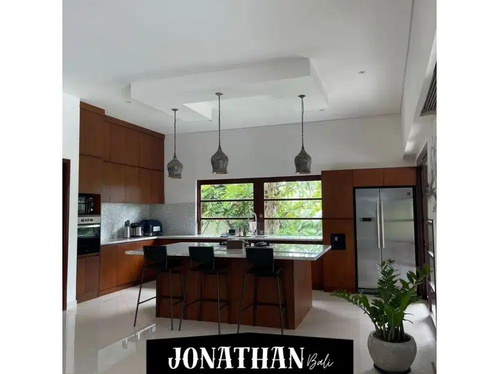 Dijual / Freehold: Villa Mewah Bergaya Bali Kontemporer dengan Pemandangan Sawah - VSKHE