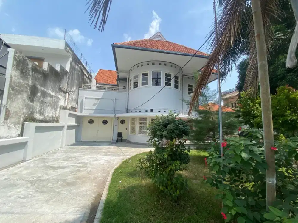 Bangunan Komersial di Tengah Kota Surabaya, Dekat Darmo dan Diponegoro