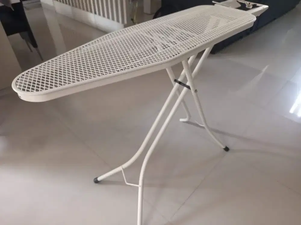LIPPO CIKARANG, JUAL Meja setrika bekas
