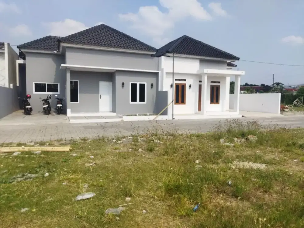 dijudi rumah 3kamar tidur dan 2kamar madni lokasi gentan dekat luwes gentan nyaman dan aman