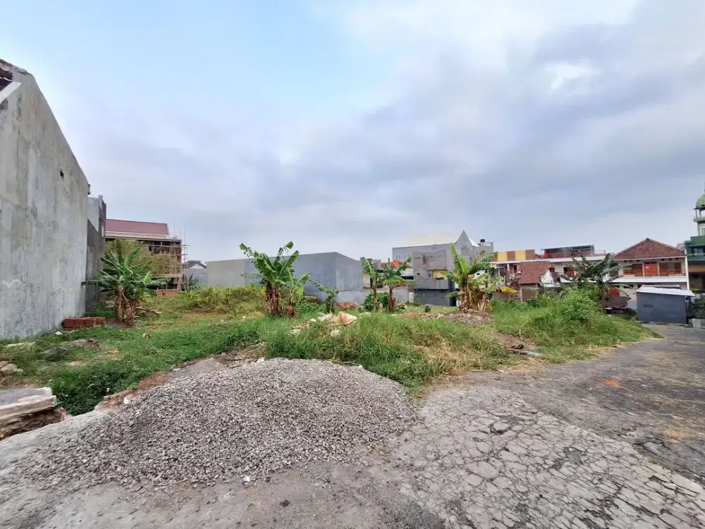 Tanah lebar 12 mtr Cocok dibangun Kost di Area Semanggi / Merak Suhat
