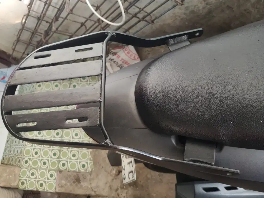 Breket dudukan behel vario 110 led