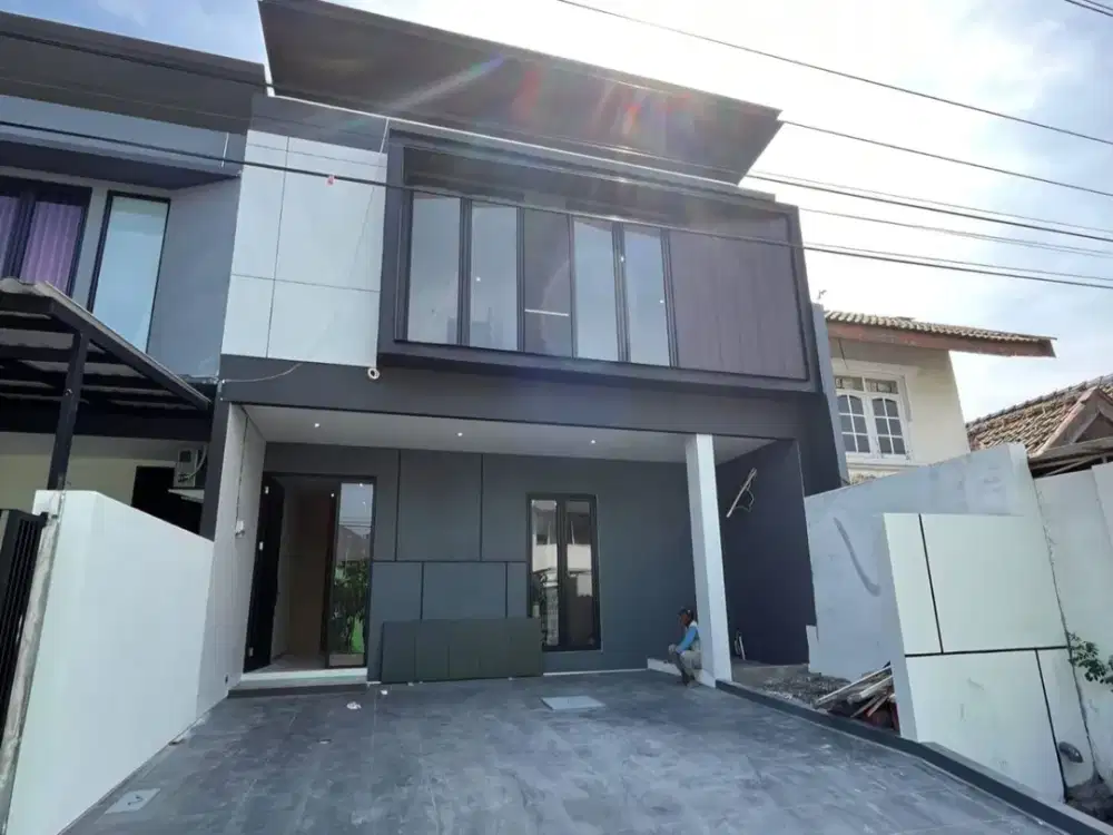 DIJUAL RUMAH BARU GRESS 2 LANTAI SEMI FURNISH BABATAN PANTAI SURABAYA