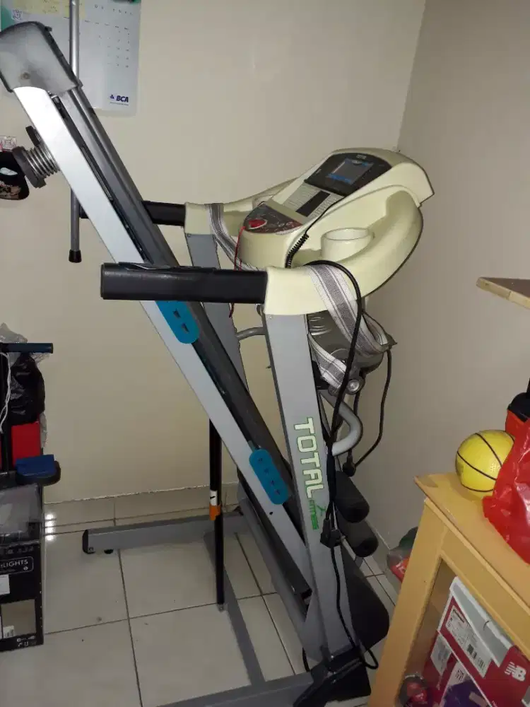 Treatmill ' TOTAL Fitness