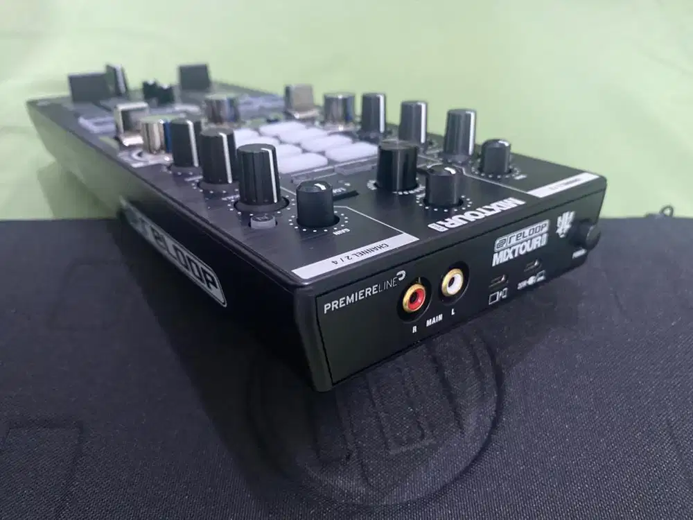 Reloop Mixtour Pro Controller