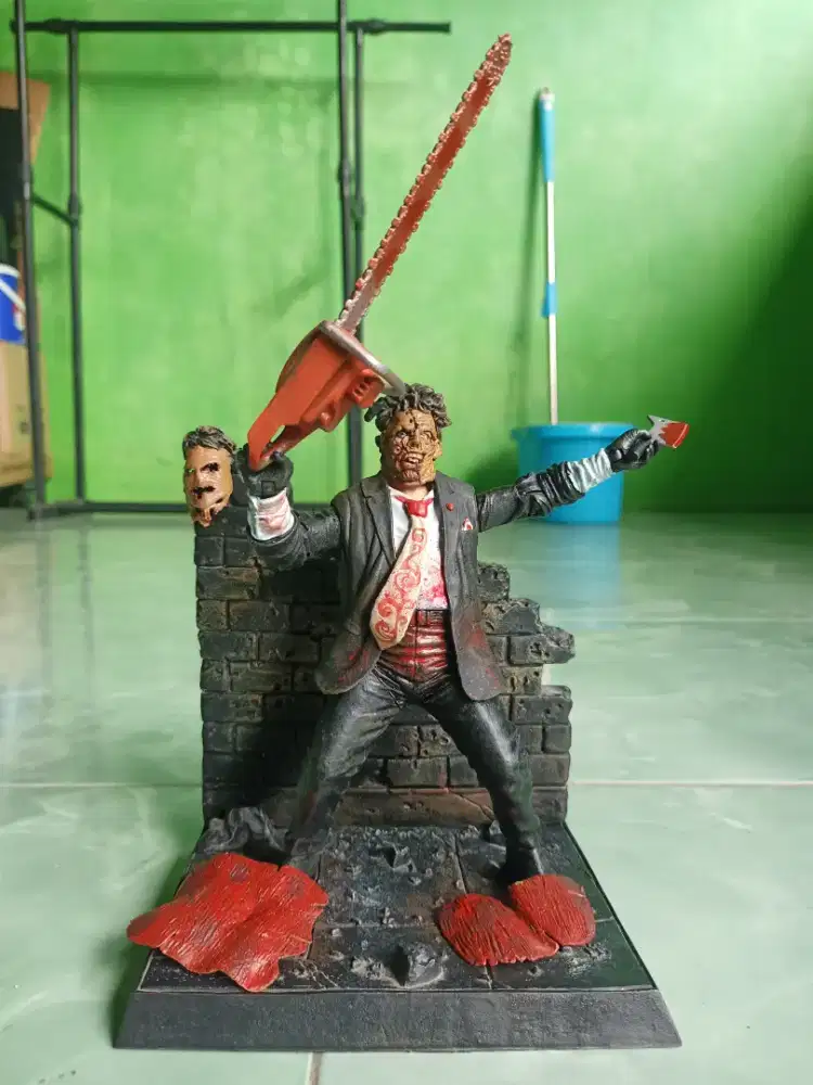 Texas chainsaw  mezco