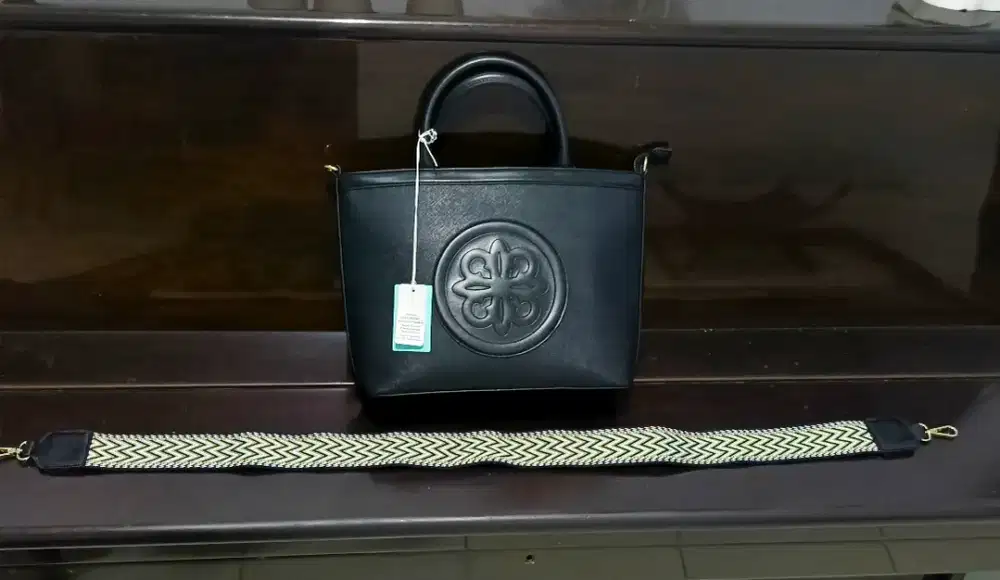 Tas wanita merk  Les Catino