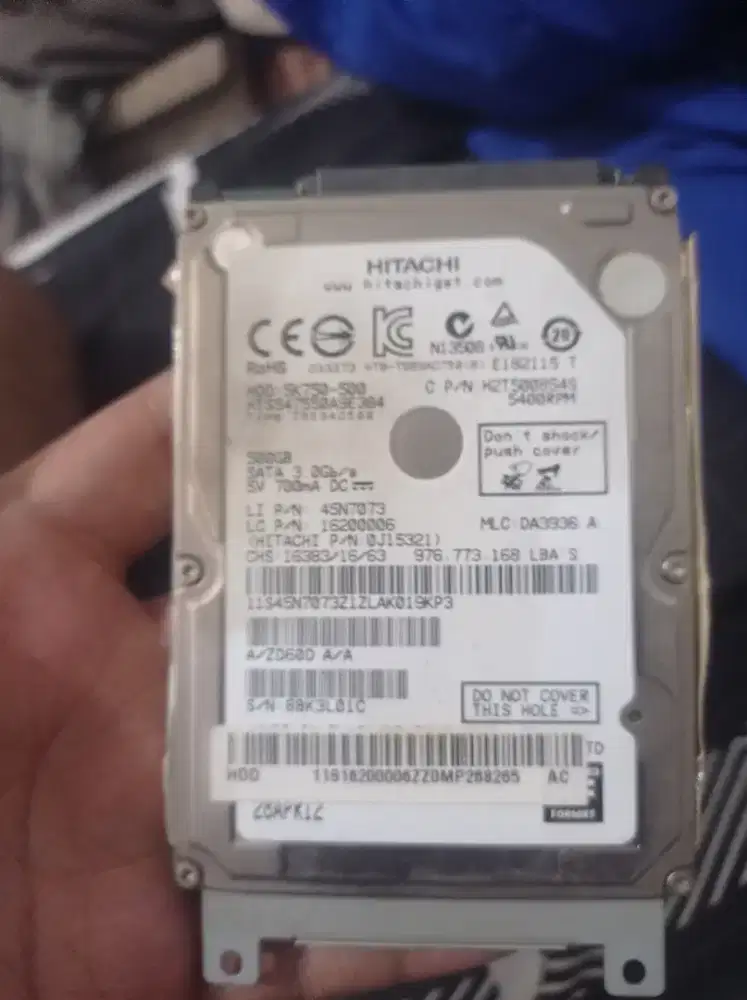Itachi HDD 500GB dan RAM 4GB