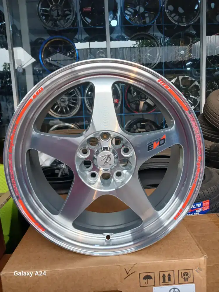 Velg evo regamaster ring 17 lebar 7,5 pcd 5x114,3 ET 40 silver polish