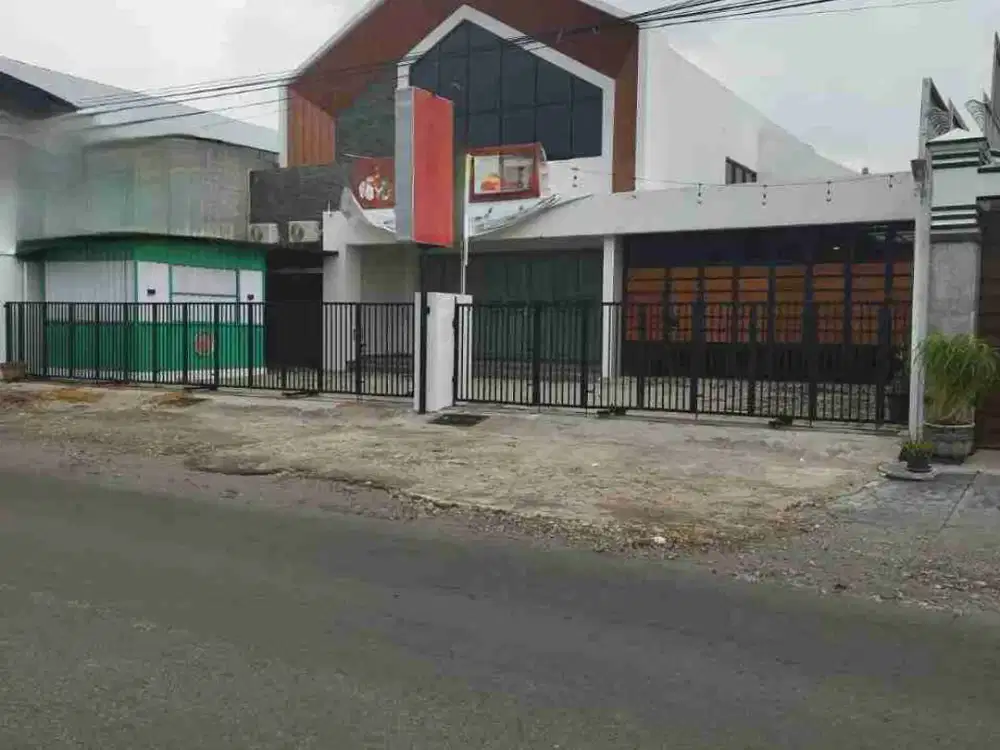 Ruang Usaha Plus Hunian 2Lt di Jln Raya Mojolaban Sukoharjo