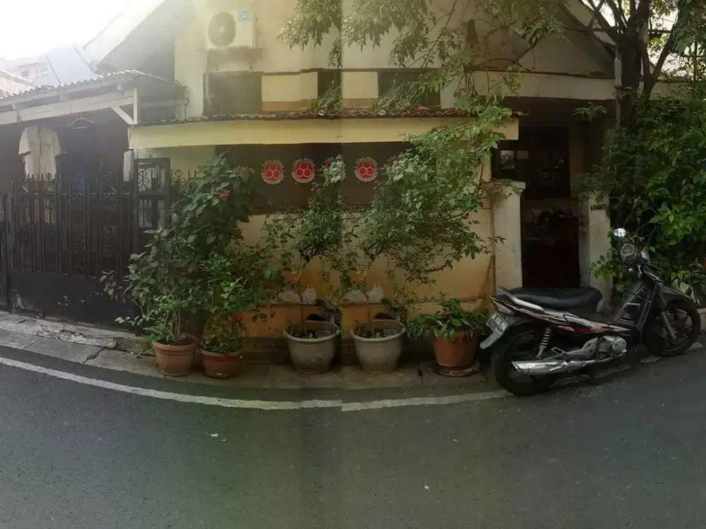 Rumah dekat area bisnis sudirman thamrin di bendungan hilir TanahAbang