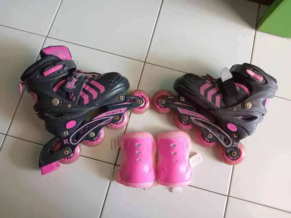 Sepatu  roda warna pink ukuran kaki 19 cm  merk power superblB
