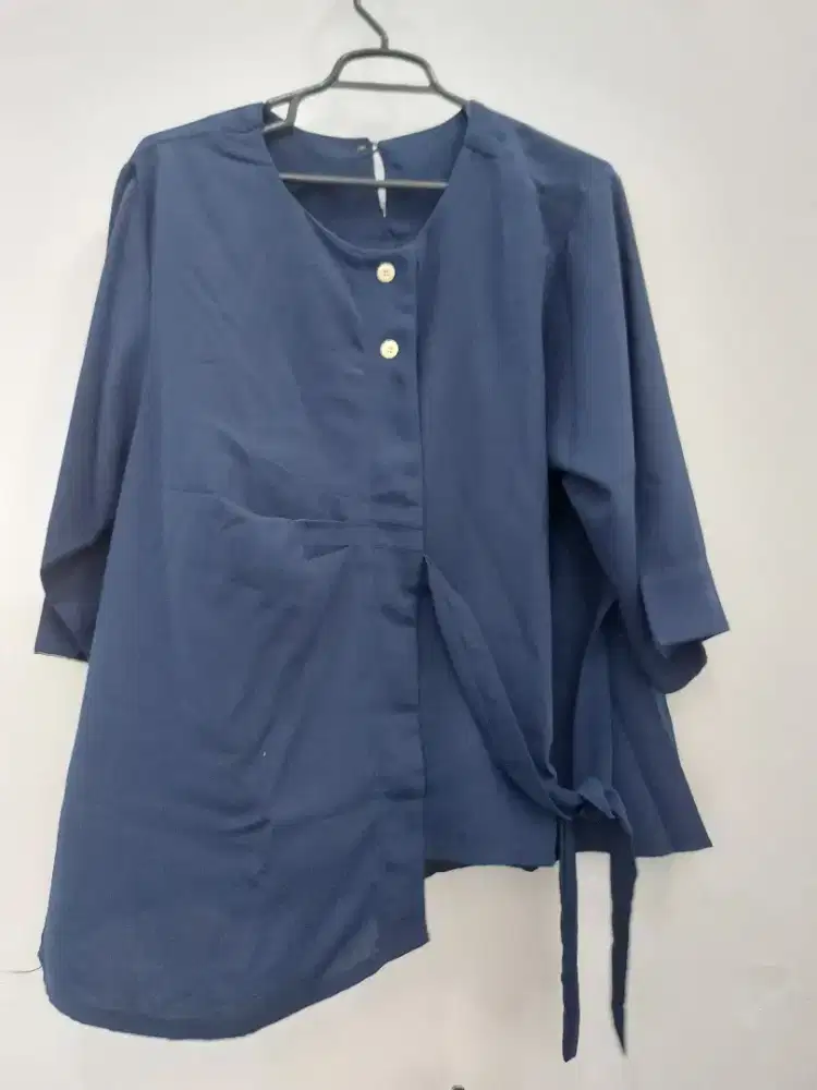Blouse wanita navy lengan 7/8