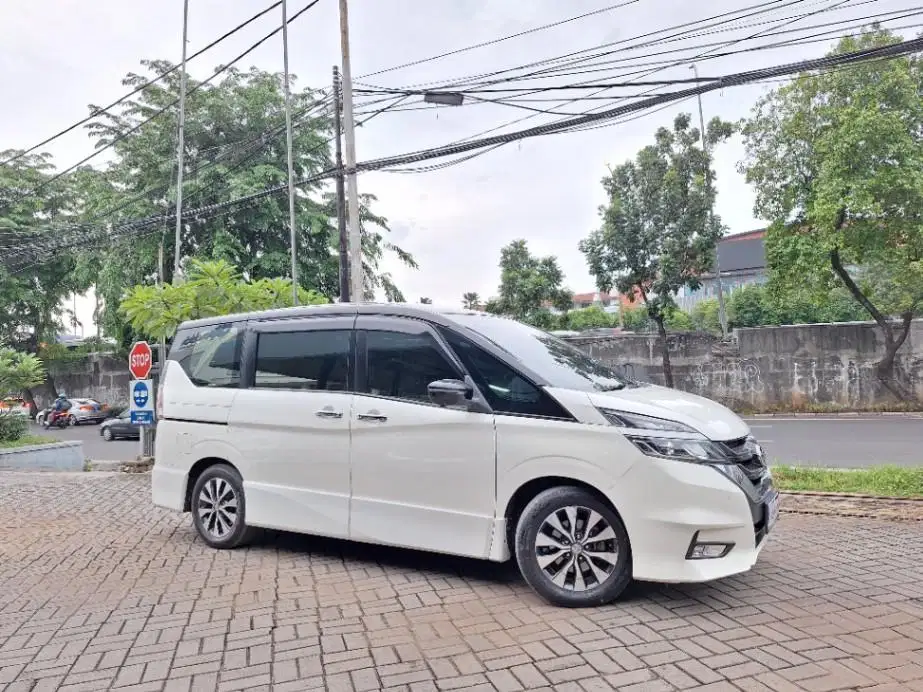 DP 5% Nissan Serena 2.0 Highway Star Bensin-AT 2022 DFZ