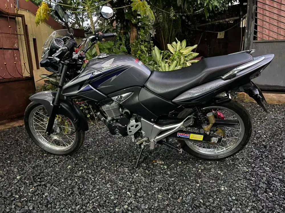 Honda tiger revo warna abu abu
