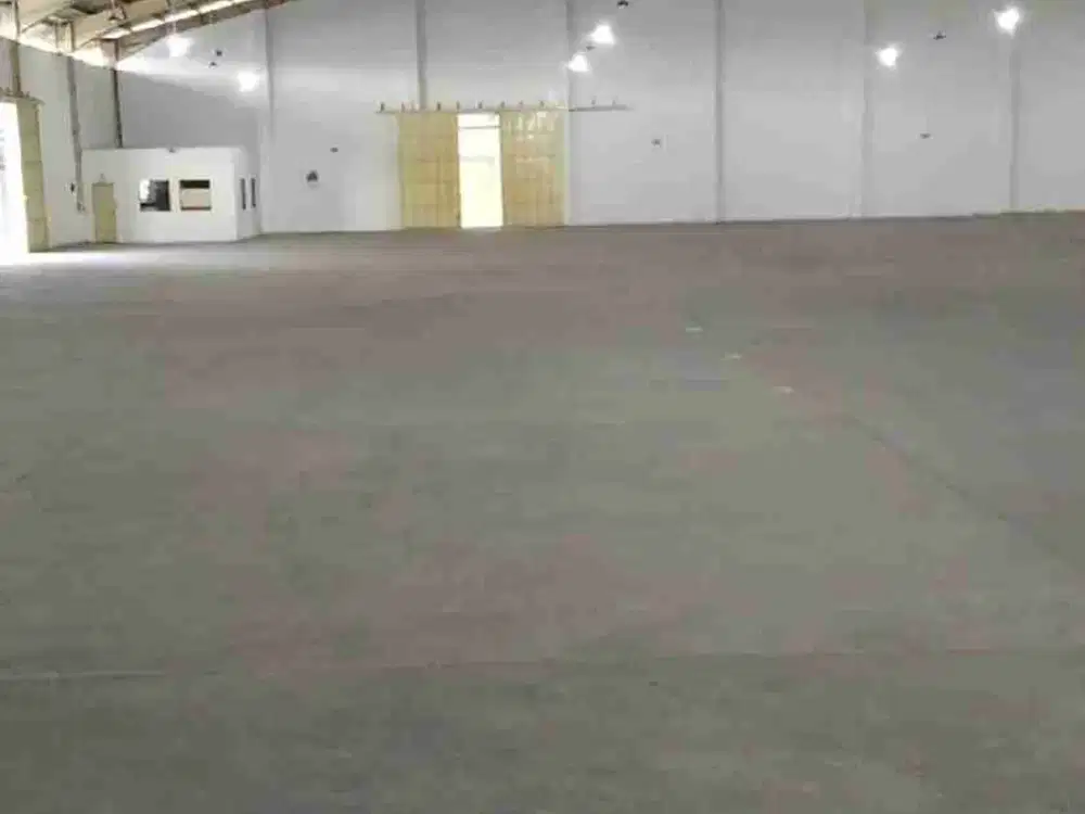 Dikontrakan gudang sangat bagus siap pakai tepi jln raya Pantura Genuk Semarang