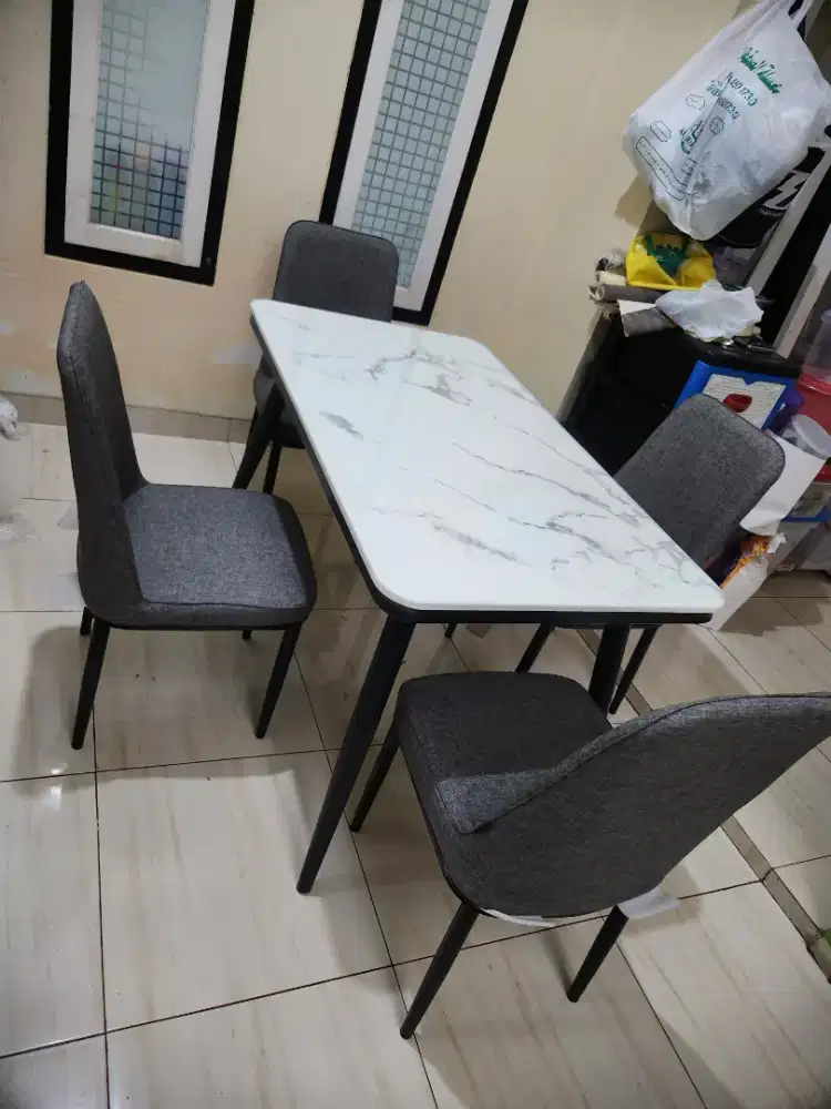 Meja Makan Marmer Importa 4 Kursi