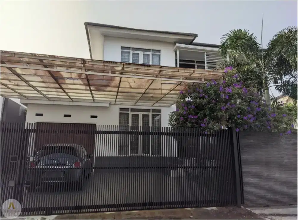 Rumah di gegerkalong ciwaruga dengan kolam renang siap huni