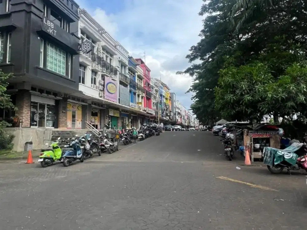 Ruko Jarang Ada Hadap Jalan Besar Di Tengah kota BSD