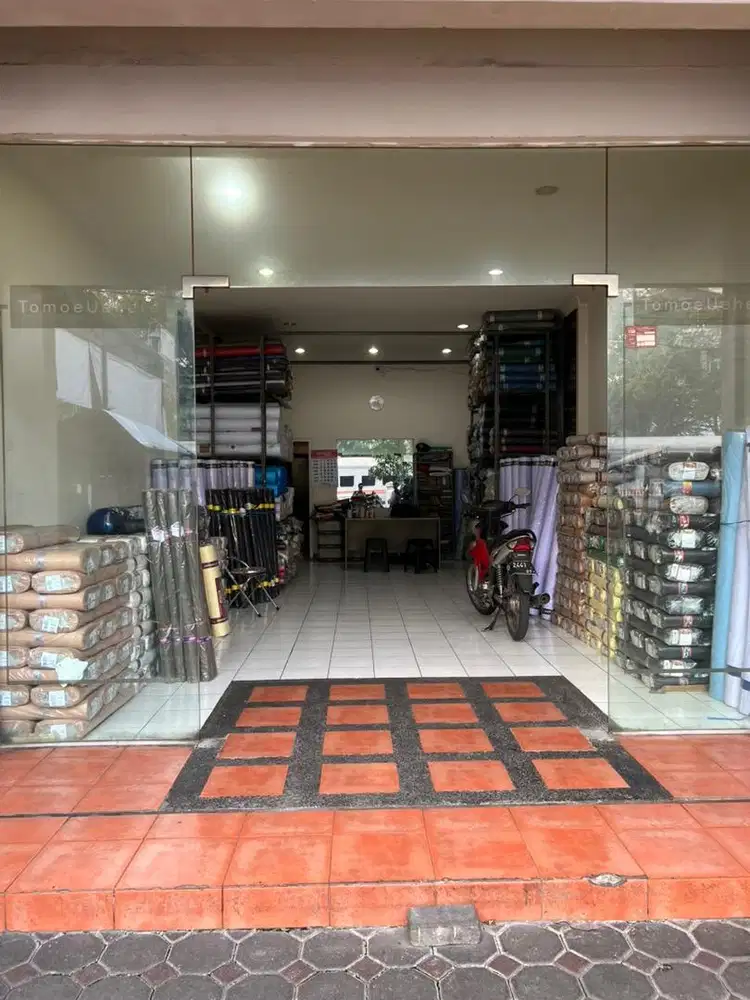 Ruko (bangunan 3 lantai, jarang ada, luas, lokasi mainroad)