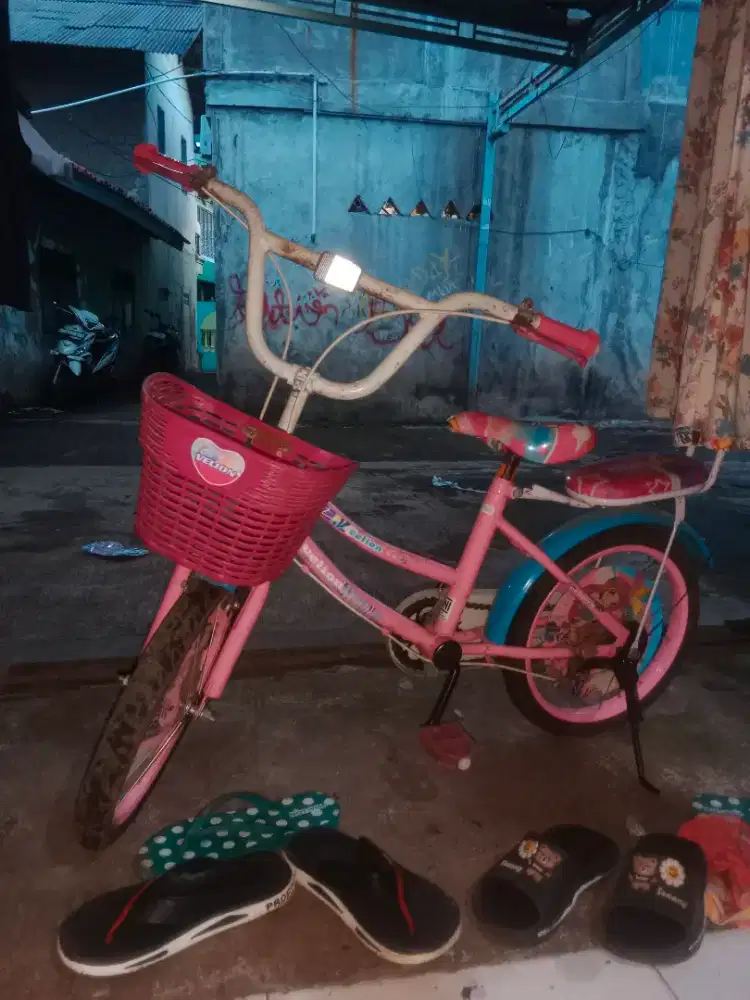 Sepeda anknya mines kempes aj